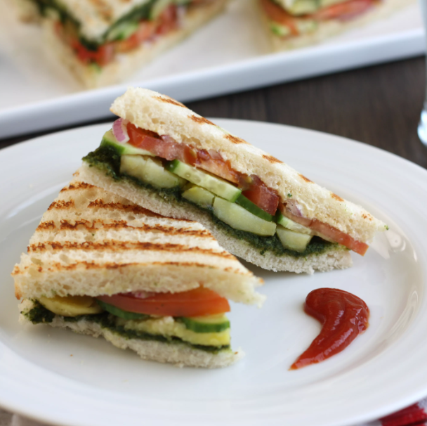 <p>vegetable sandwich</p>