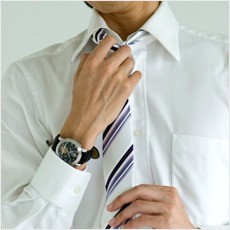 <p>(irreg.v) to wear (attachments) [ネクタイを して いる: is wearing a necktie]</p>