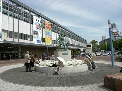 <p>station front</p>