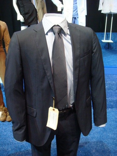 <p>suit</p>